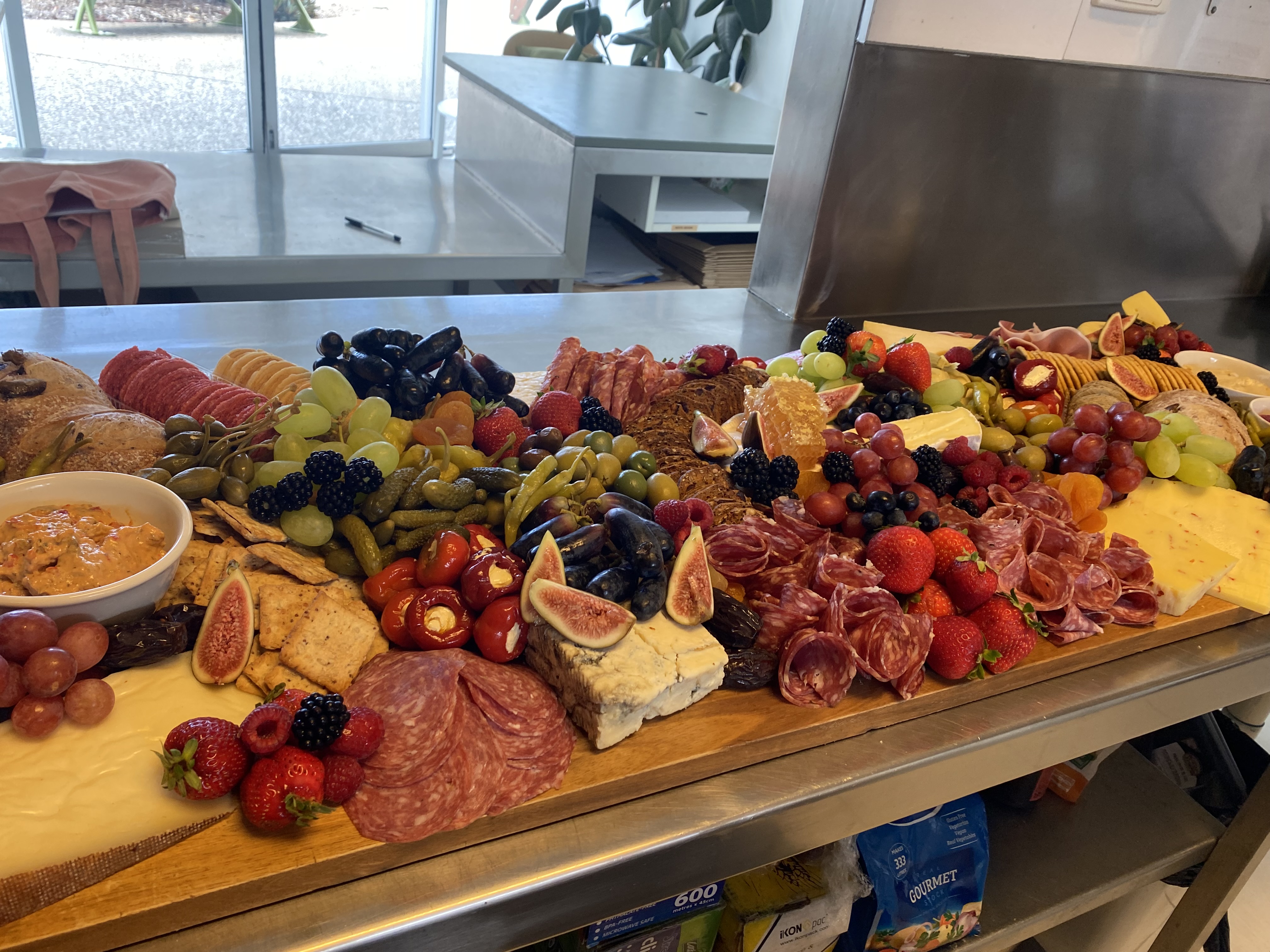 Big Antipasto Grazing